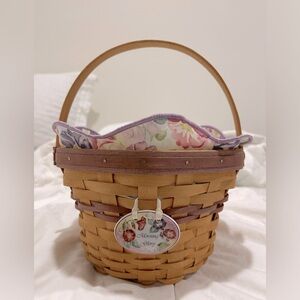 Longaberger morning glory basket with plastic liner 2000 in excellent condition